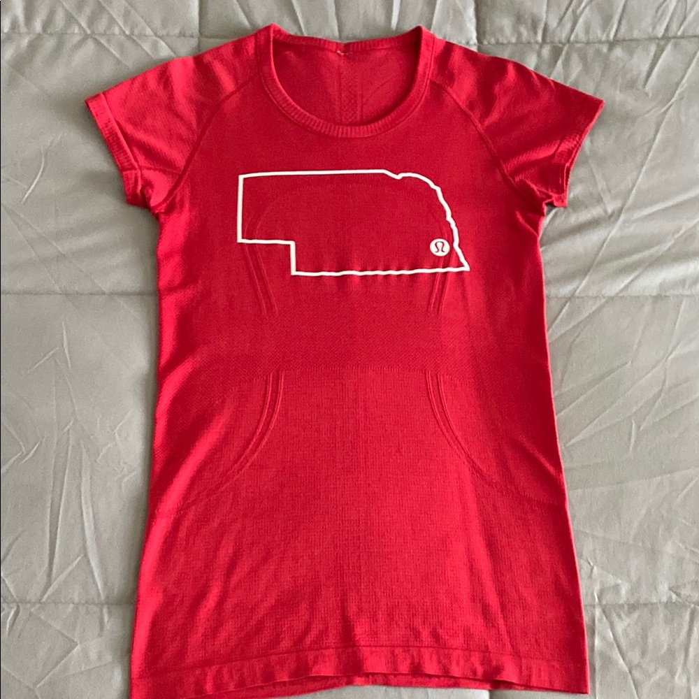 Lululemon Run Swiftly short sleeve with Nebraska screen print - 8